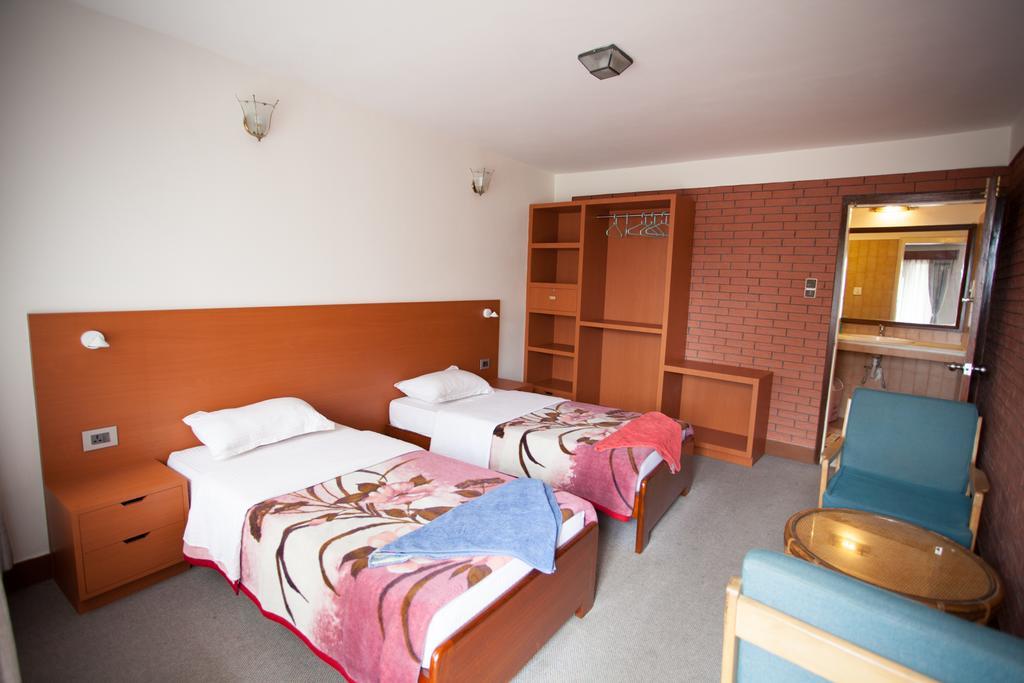 Maya Guest House Thimi Exterior photo